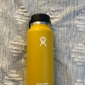Hydro Flask Mustard Yellow Bottle with Black Lid